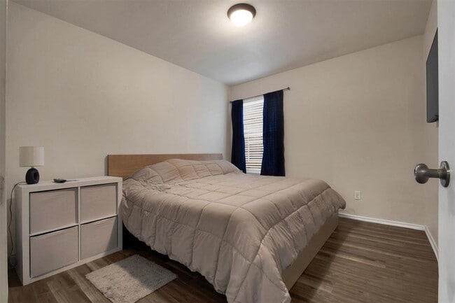 Building Photo - 18205 Topsail St