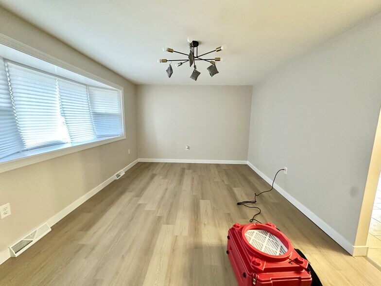 Building Photo - 206 Bittlewood Ave