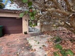 Building Photo - 1128 Pine Tree Dr