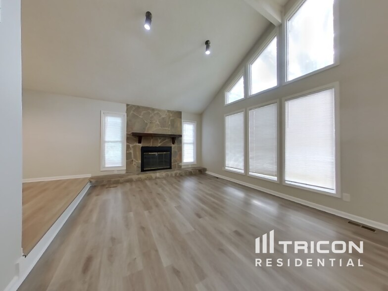 Building Photo - 6741 Crestbrook Ln