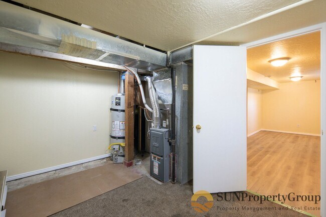 Building Photo - Newly Updated Liberty Wells Duplex!!