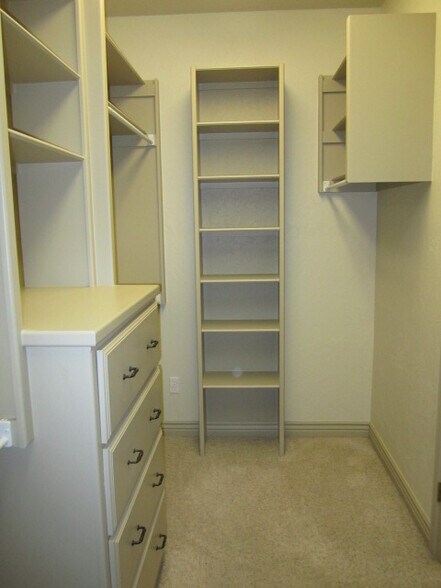 Building Photo - 132 Rue De Montserrat