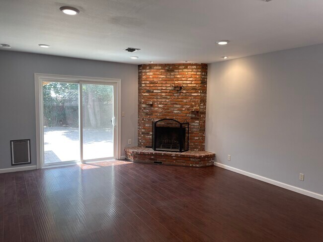 Building Photo - 20151 Hart St