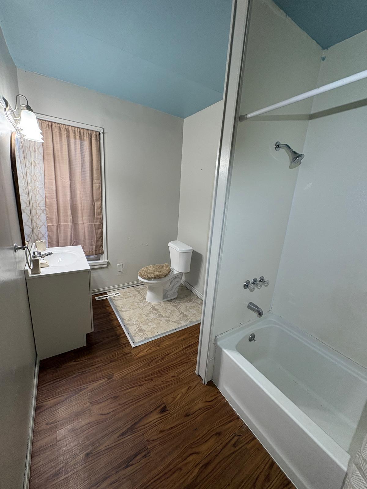 Building Photo - 526 Paine Ave