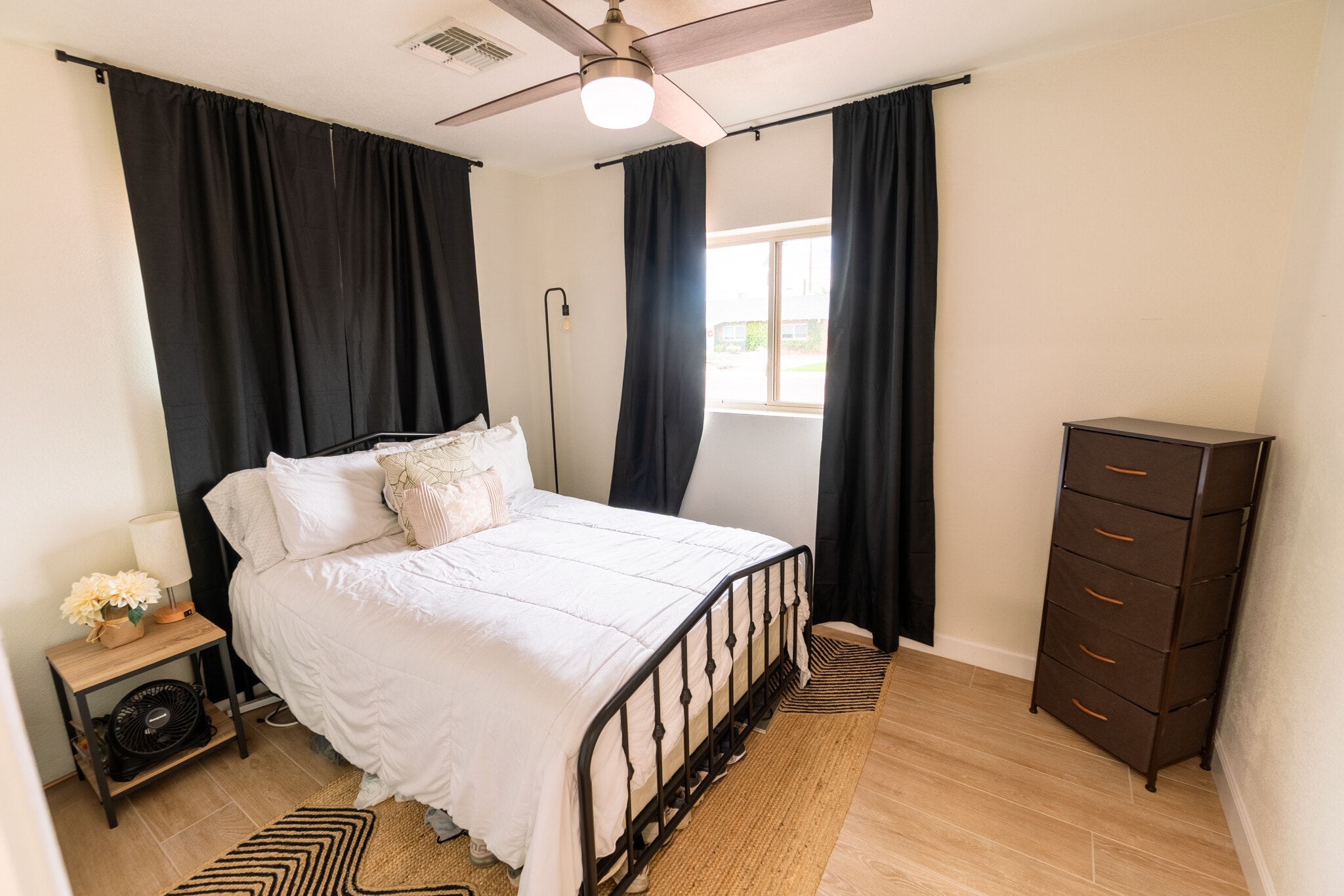 Building Photo - 7244 E Coronado Rd