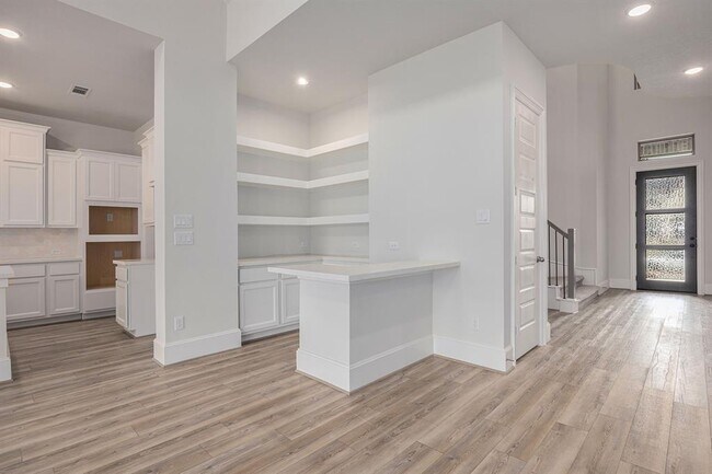 Building Photo - 9006 Meadow Bridge Dr
