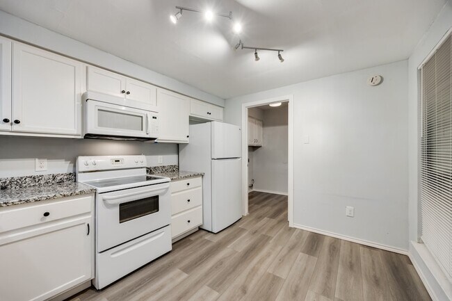 Building Photo - 2100 Stradivarius Ln