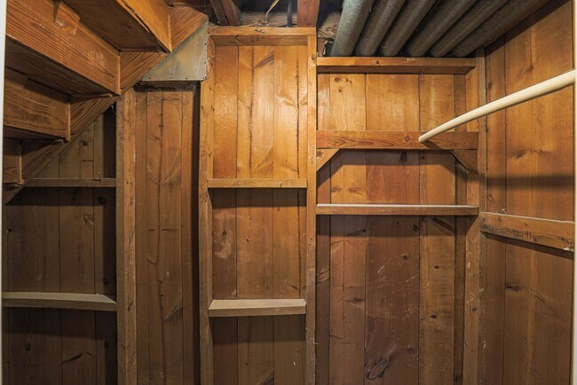 Building Photo - RENOVATED PARKVILLE TOWNHOME 3BR 1.5BA