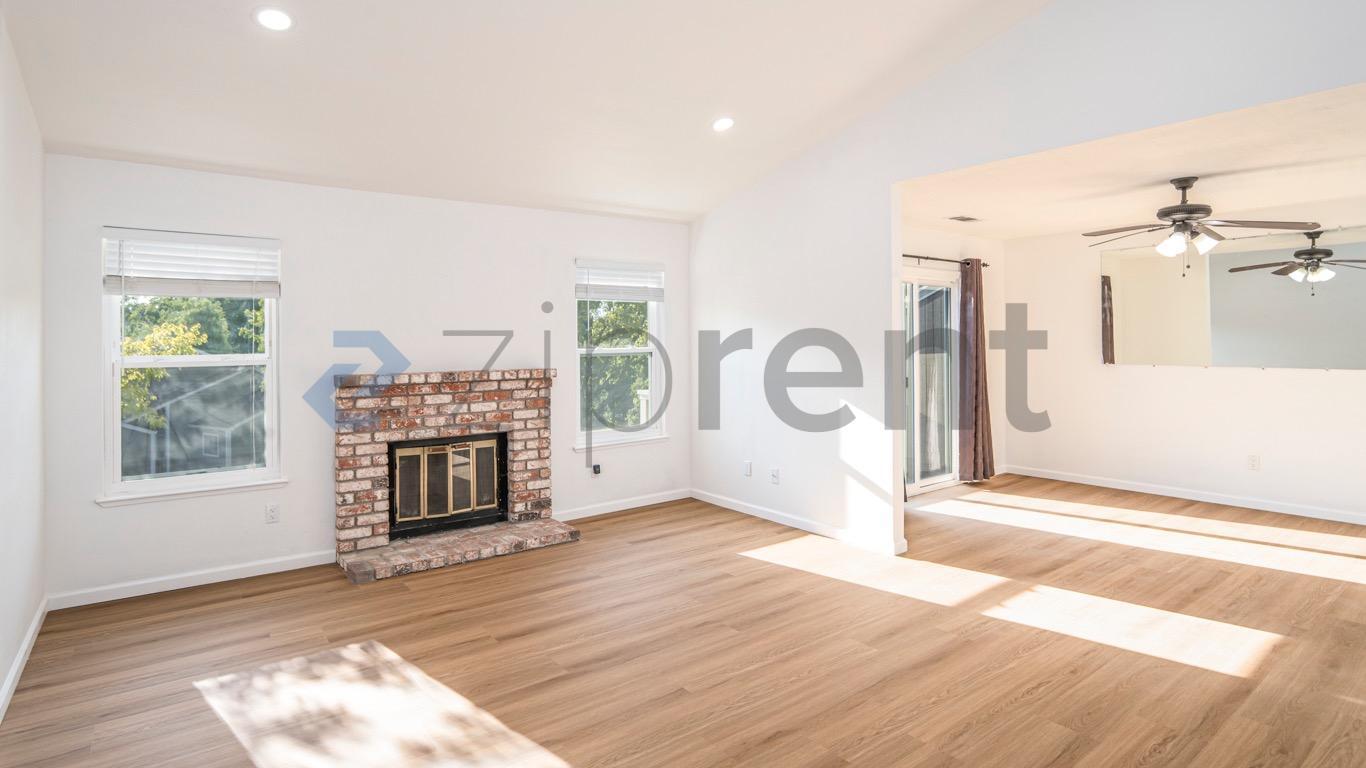 Building Photo - Unit