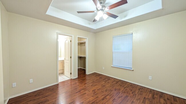 Building Photo - 301 E New Hampshire St