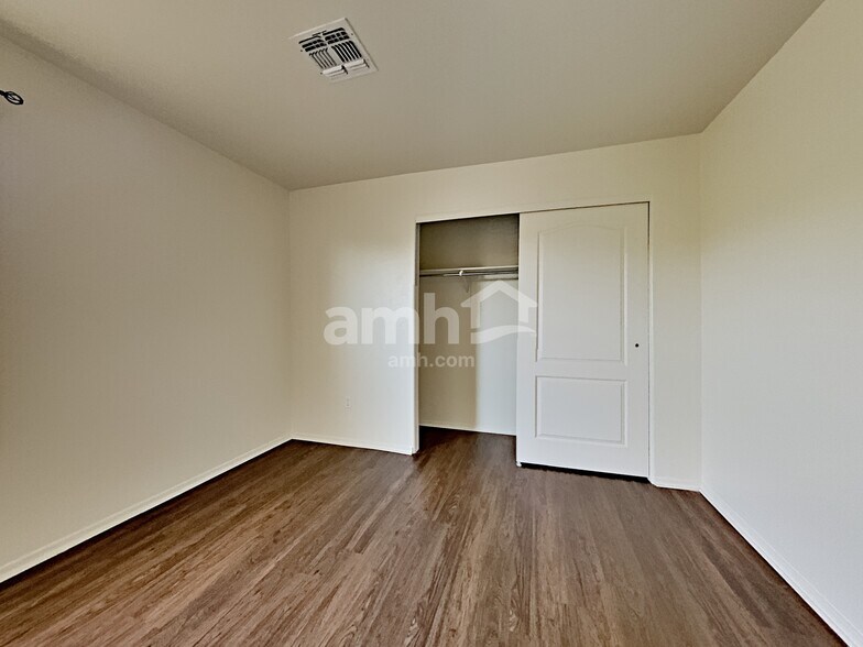 Building Photo - 4837 W Calle Don Alfonso