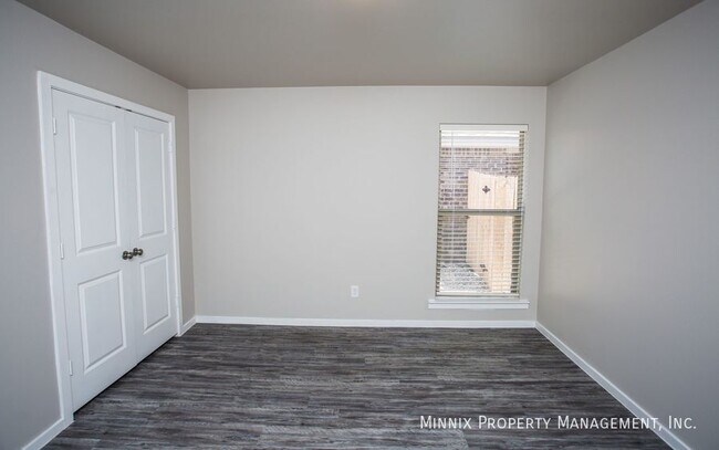 Building Photo - 921 Tulane St