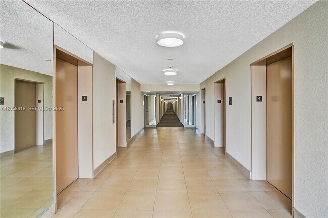 Building Photo - 100 Bayview Dr