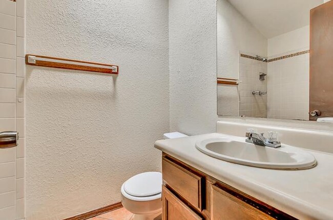 Building Photo - 4886 Maureen Cir