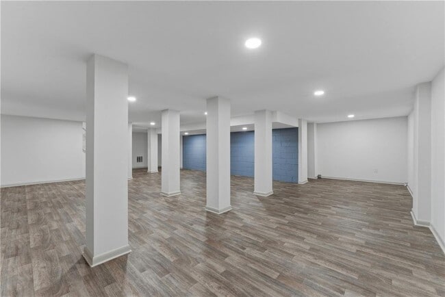 Building Photo - 2393 Lilla Cir SW