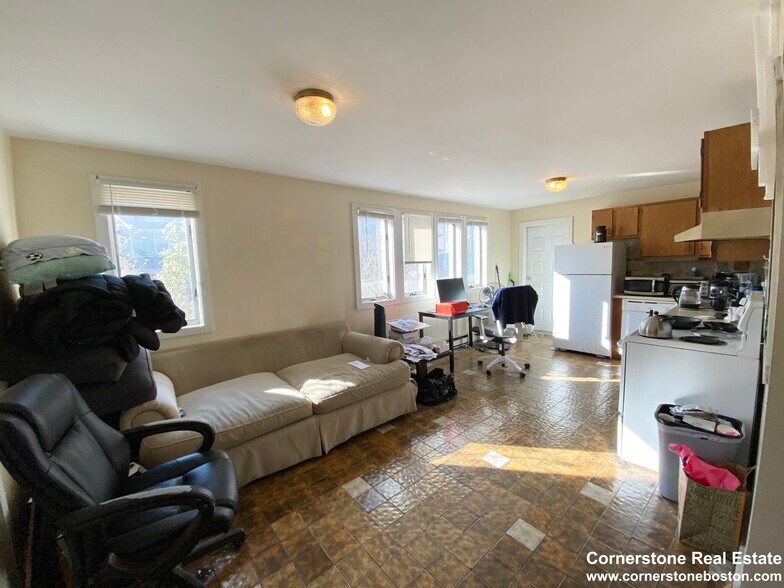 Building Photo - 33 Lawn St