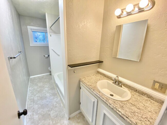 Building Photo - 125 Station Rd