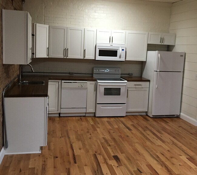 Primary Photo - 100 1/2 S Pendleton St