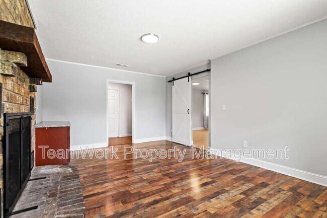 Building Photo - 313 Clearwater Dr