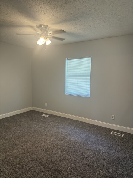 Building Photo - 7001 Maize Dr