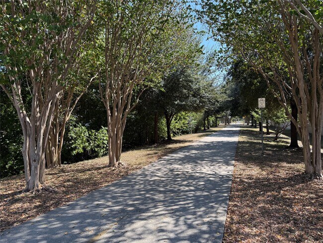 Building Photo - 705 Delano St