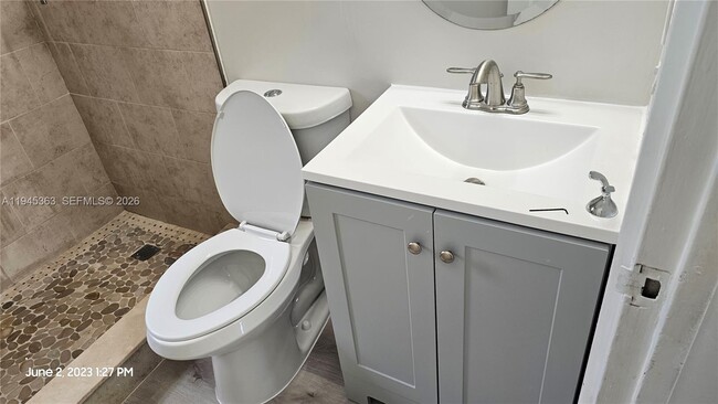 Building Photo - 626 S 28th Ave