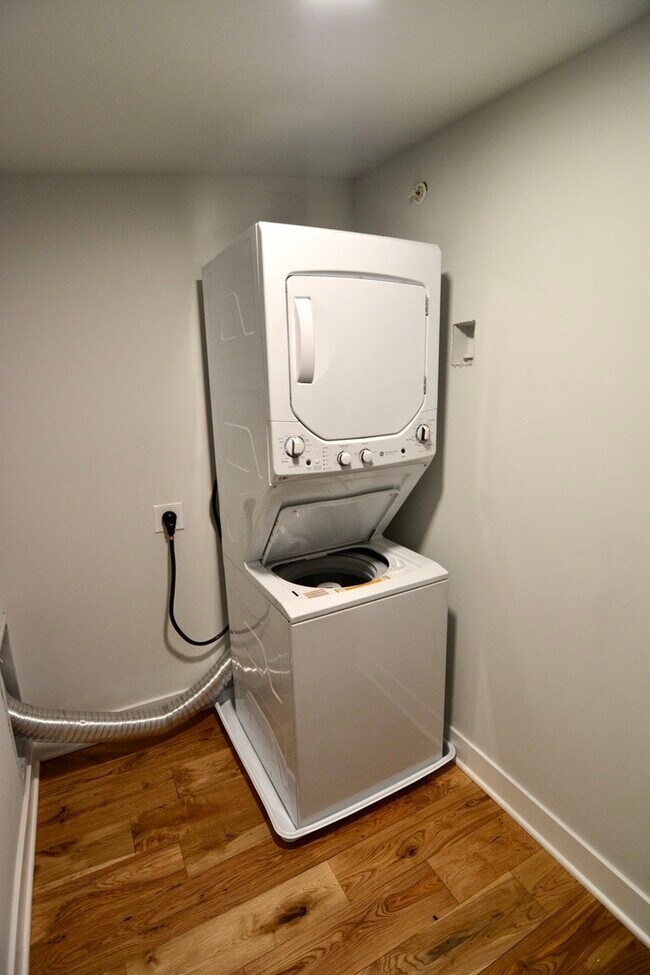 Building Photo - 54 S 5th St