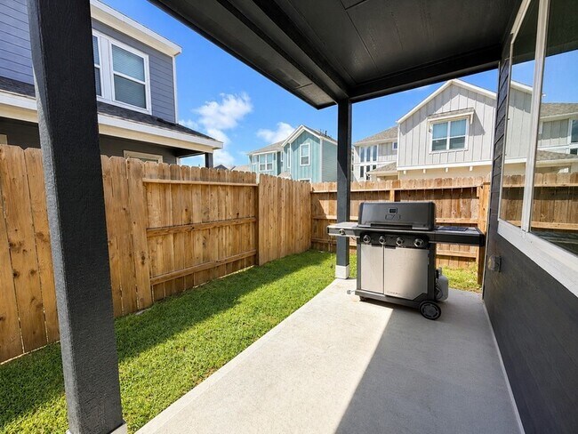 Building Photo - 624 Pelican Dr