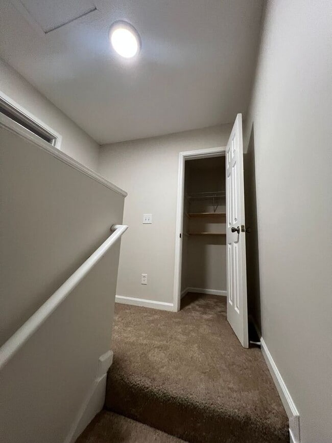 Building Photo - FINALLY A 2 BEDROOM 2.5 BATH IN LAWRENCEVILLE!