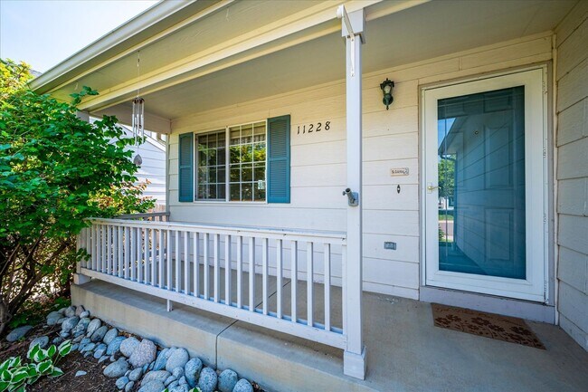 Building Photo - Evolve Real Estate: Meticulously Maintained 3 Bed RANCH Home with Deck and Pergola Available Sept 1!