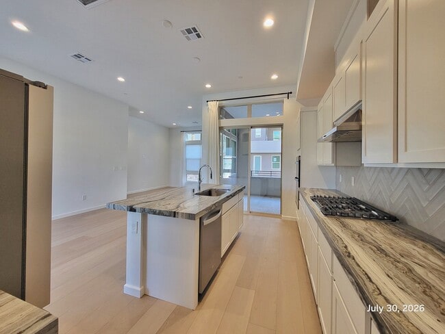 Building Photo - 643 Fortis Creek St