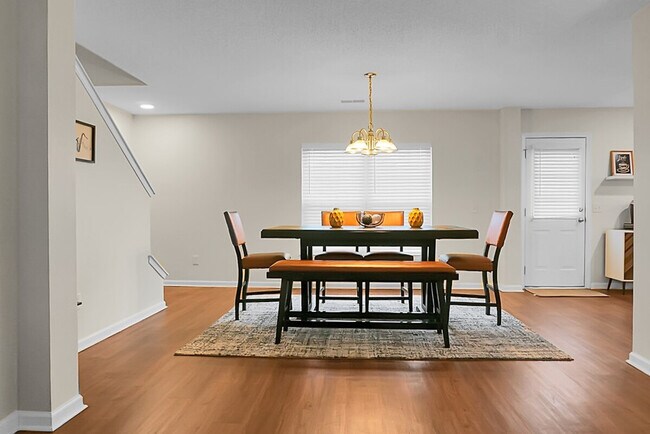 Building Photo - 124 Larkspur Dr