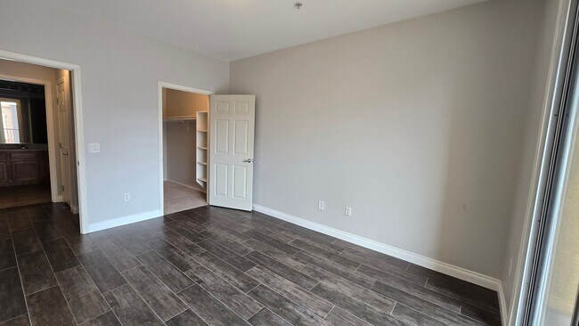 Building Photo - 3975 N Hualapai Way