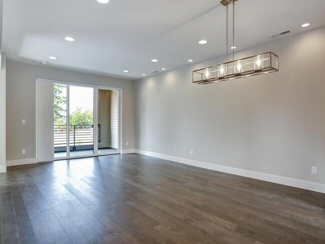 Building Photo - 1724 SE Ramona Street