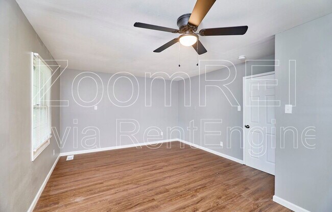 Building Photo - 2400 E Humes Ln