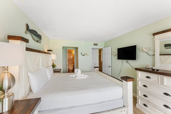 Building Photo - 8743 Thomas Dr