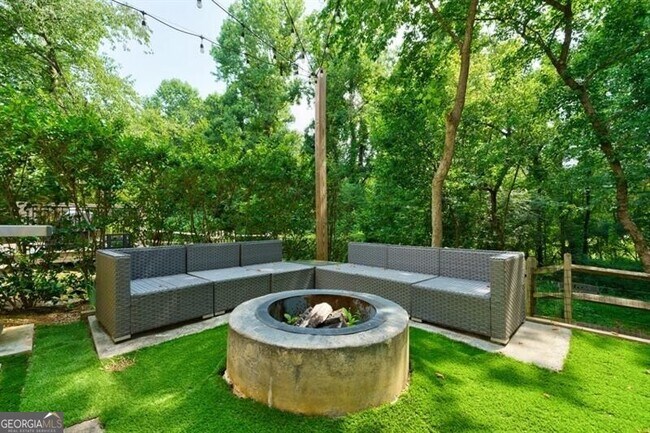 Building Photo - 947 Lenox Hill Ct NE