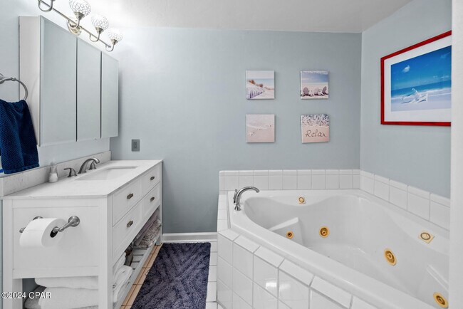 Building Photo - 412 Lantana St