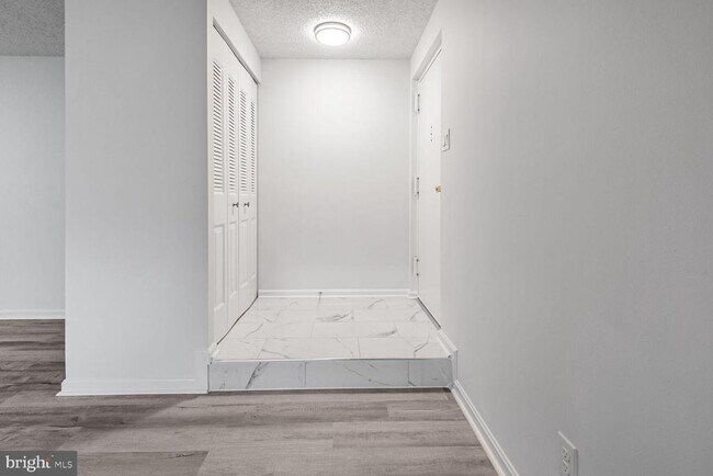 Building Photo - 10223 Valentino Dr