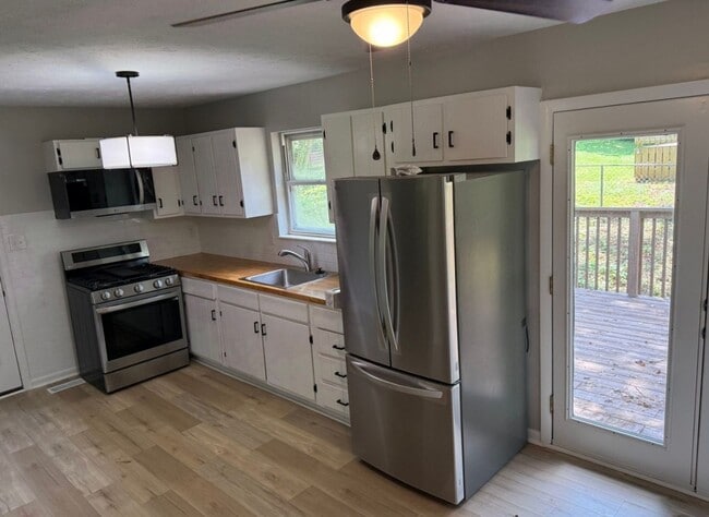 Building Photo - Renovated Rocky Hill Home