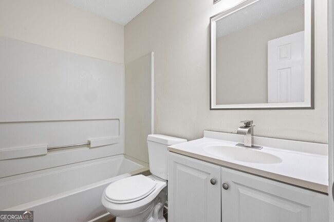 Building Photo - 7973 Woodlake Dr