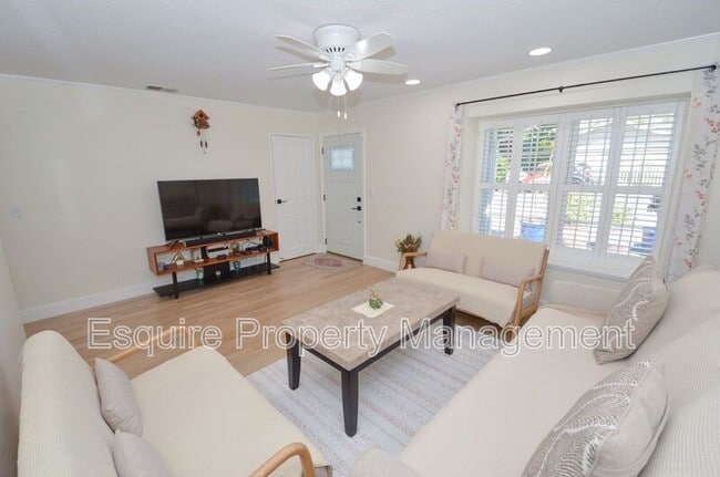 Building Photo - 279 Maple Rd