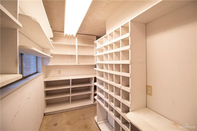 Building Photo - 15 W Cano St