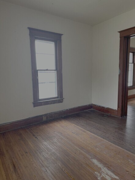 Building Photo - 1143 E Cleveland Ave