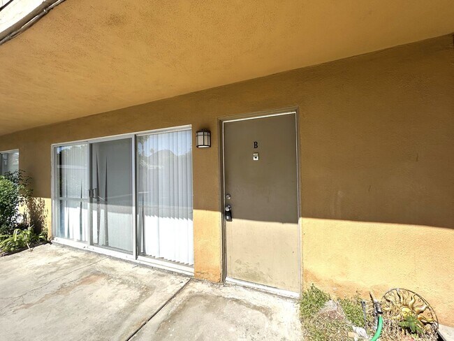 Primary Photo - AVAILABLE NOW!! 2 Bedroom 1 Bath Apartment...