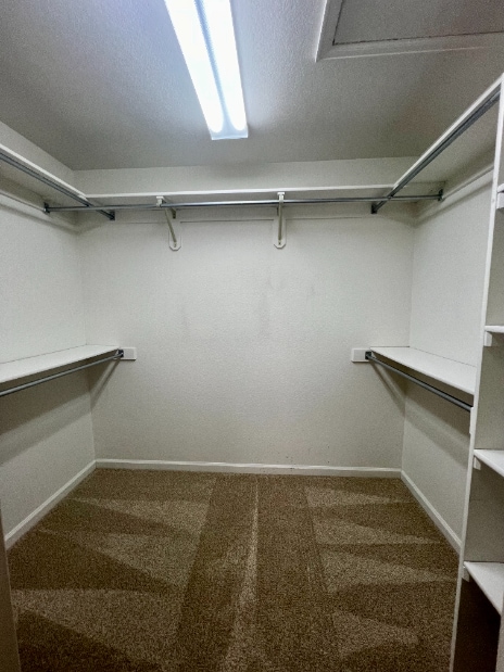 Building Photo - Spacious 4-Bed Retreat with Guest Suite & Fireplace