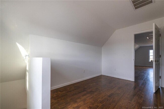 Building Photo - 340 Pleasantview Ave