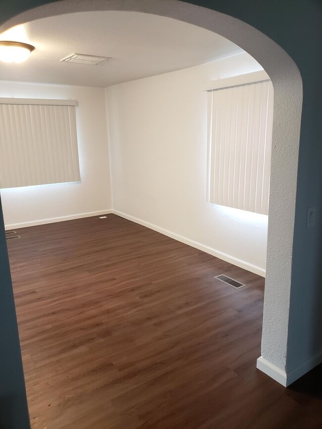 Building Photo - 3 Bed 1 Bath in Tomah, WI