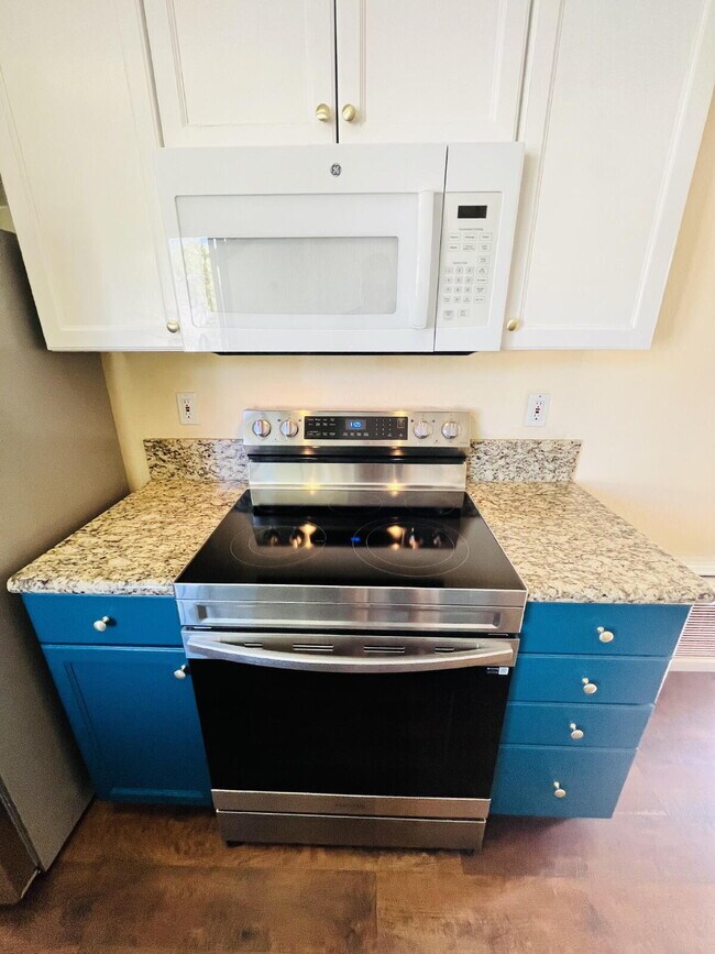 Building Photo - $2,900 - 2 Bed 2 Bath Condo in Del Cerro