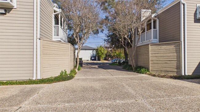 Building Photo - 1211 Jackson Blvd